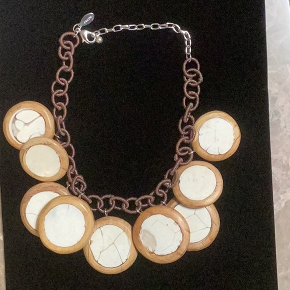 The Wooden Rounds Chico Necklace - Picture 4 of 4